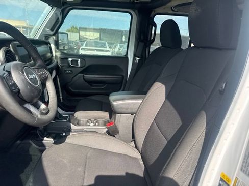Used 2023 Jeep Wrangler Unlimited AWD/4WD image 9