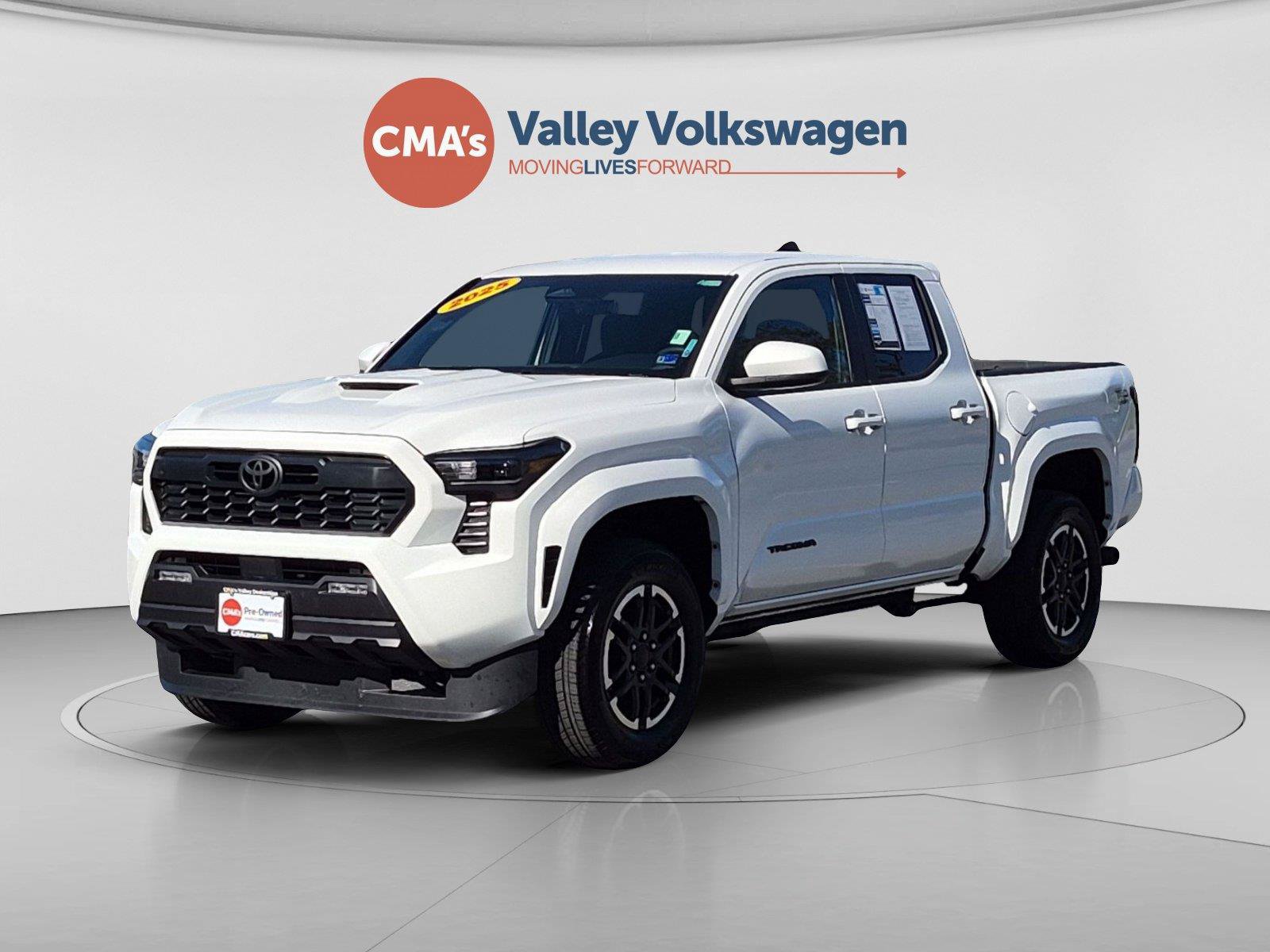 Used 2025 Toyota Tacoma TRD Sport AWD/4WD image 1