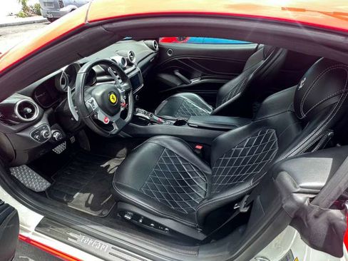 Used 2015 Ferrari California T RWD image 7
