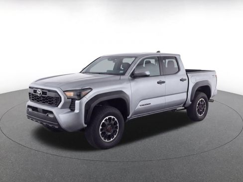 Used 2025 Toyota Tacoma TRD Off-Road AWD/4WD image 3