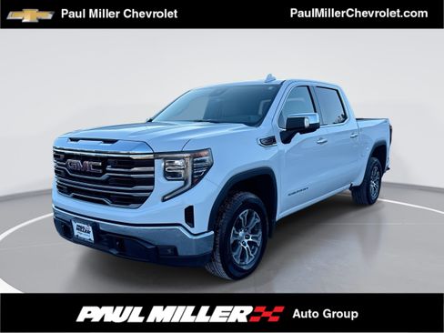 Used 2025 GMC Sierra 1500 SLT image 1