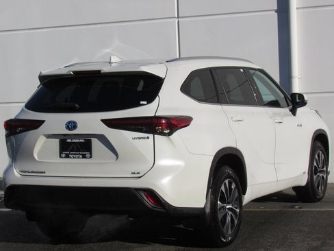 Certified 2021 Toyota Highlander XLE image 6