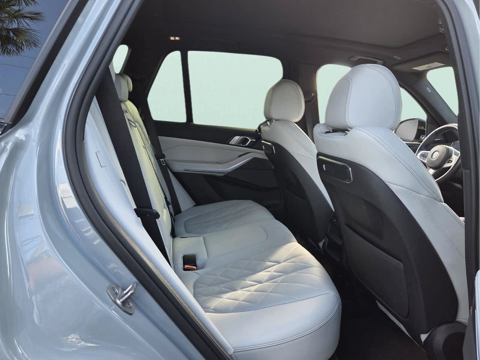 Used 2025 BMW X5 sDrive40i w/ M Sport Package RWD image 18