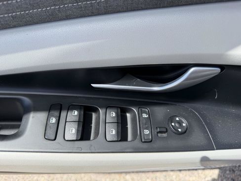 Used 2023 Hyundai Elantra Limited FWD image 16