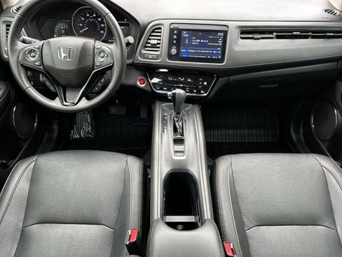 Used 2021 Honda HR-V Touring image 12