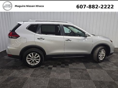 Used 2018 Nissan Rogue SV AWD/4WD image 3