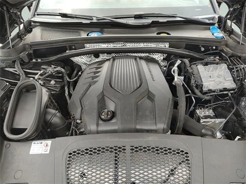 Used 2024 Porsche Macan image 35