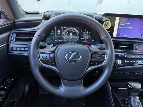 Certified 2025 Lexus ES 300h w/ Premium Package image 20