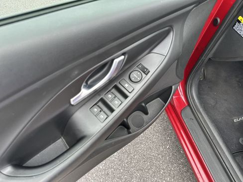 Used 2018 Hyundai Elantra GT Sport FWD image 14