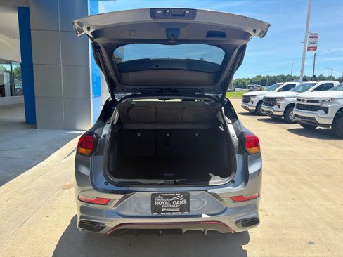 Used 2022 Buick Encore GX Select w/ Sport Touring Package FWD image 6