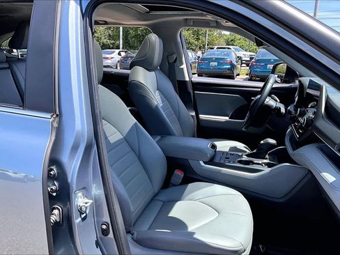 Used 2023 Toyota Highlander XLE AWD/4WD image 8