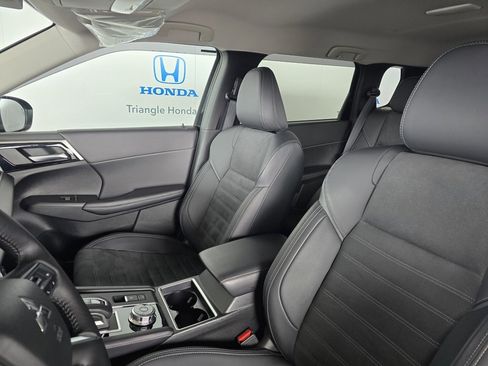 Used 2024 Mitsubishi Outlander SE image 14