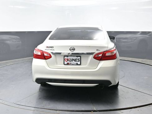 Used 2016 Nissan Altima 2.5 SL w/ 2.5 Technology Package FWD image 11