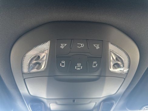 New 2026 Chrysler Pacifica Select image 5