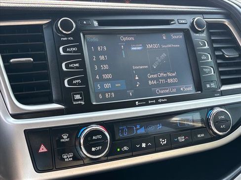 Used 2019 Toyota Highlander Limited FWD image 13