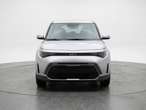 Used 2025 Kia Soul LX w/ LX Technology Package FWD image 2