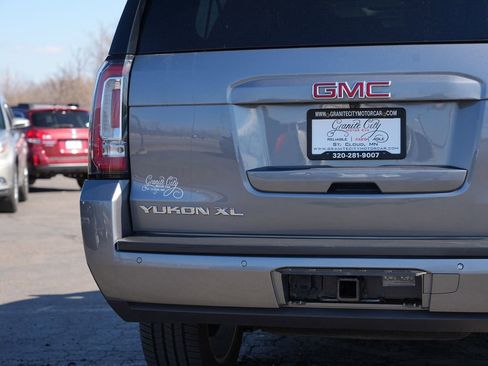 Used 2020 GMC Yukon XL SLT w/ Premium Edition image 10