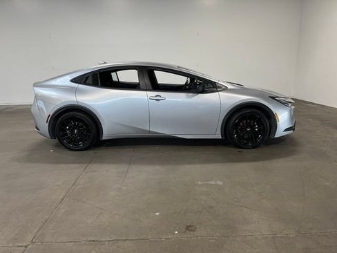 Used 2024 Toyota Prius LE FWD image 2
