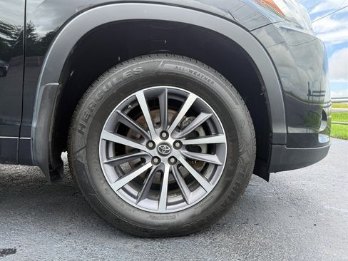 Used 2018 Toyota Highlander XLE AWD/4WD image 29
