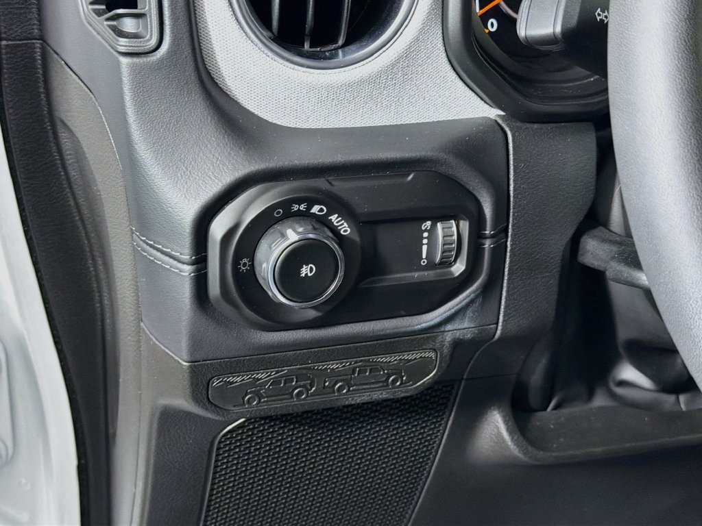Used 2026 Jeep Wrangler Unlimited Sahara AWD/4WD image 10