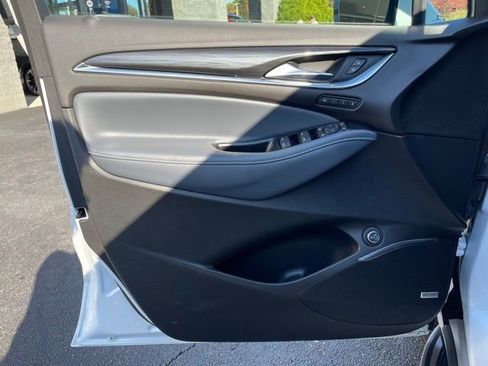 Used 2022 Buick Enclave Premium w/ LPO, Touring Package image 18