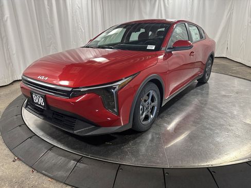 New 2025 Kia K4 LXS image 1