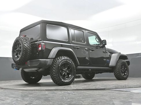 Used 2023 Jeep Wrangler Unlimited AWD/4WD image 31