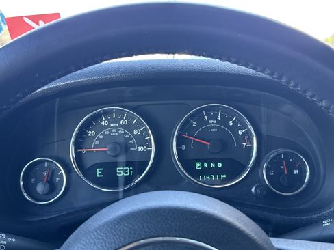 Used 2018 Jeep Wrangler Unlimited Sahara w/ Connectivity Group image 21