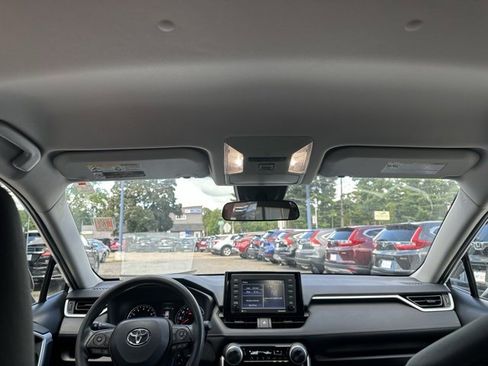 Used 2022 Toyota RAV4 LE image 13