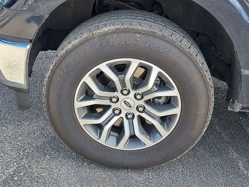 Used 2022 Ford F150 Lariat w/ FX4 Off-Road Package AWD/4WD image 13