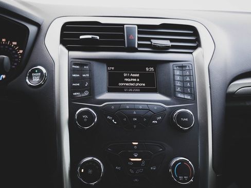 Used 2019 Ford Fusion S image 4