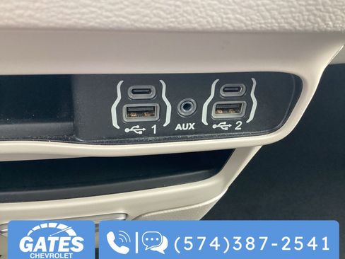 Used 2023 Chrysler Pacifica Touring-L image 26