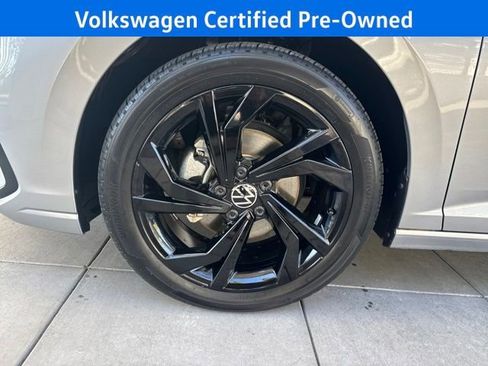 Certified 2025 Volkswagen Jetta SE w/ Sunroof Package image 31