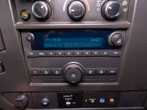 Used 2021 Chevrolet Express 2500 RWD image 20