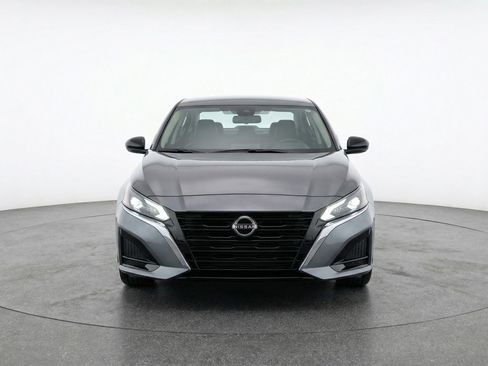 Used 2025 Nissan Altima 2.5 SV image 2