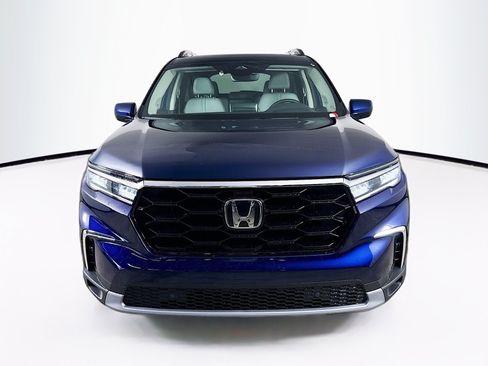 Certified 2025 Honda Pilot Touring image 3