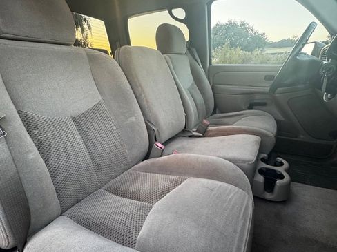 Used 2004 Chevrolet Silverado 3500 2WD Crew Cab w/ Heavy-Duty Power Package image 15