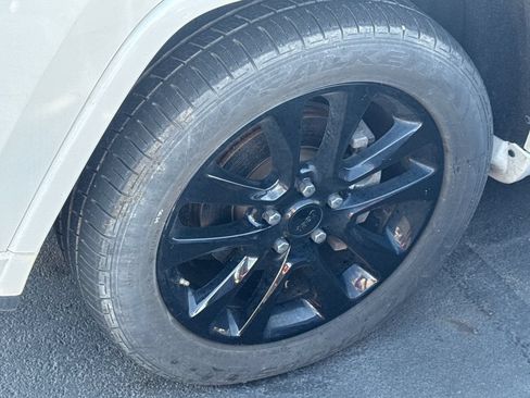 Used 2018 Jeep Grand Cherokee Altitude AWD/4WD image 9
