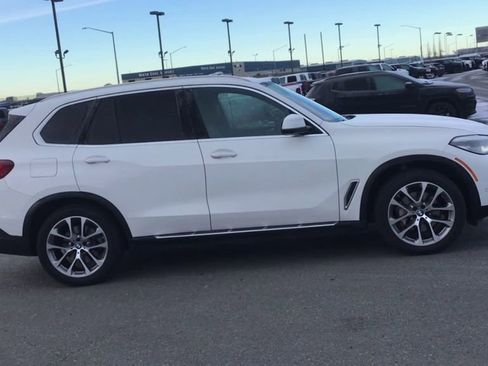 Used 2023 BMW X5 xDrive40i w/ Premium Package image 9