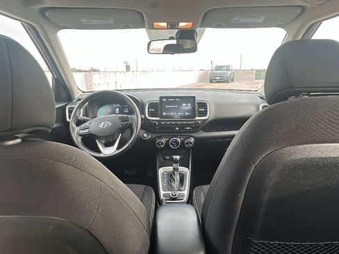 Used 2025 Hyundai Venue SEL FWD image 30
