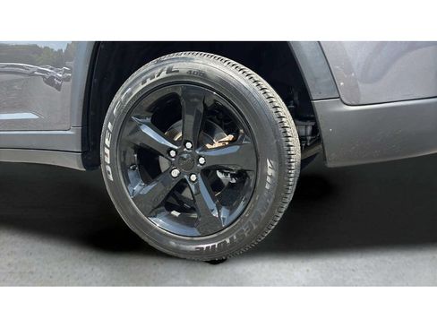 Used 2023 Jeep Grand Cherokee Altitude AWD/4WD image 23