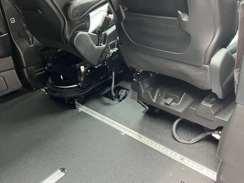 Used 2023 Chrysler Pacifica Touring-L w/ Uconnect Theater Family Group FWD image 13