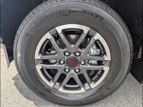 Used 2025 Toyota Tacoma TRD Sport AWD/4WD image 20
