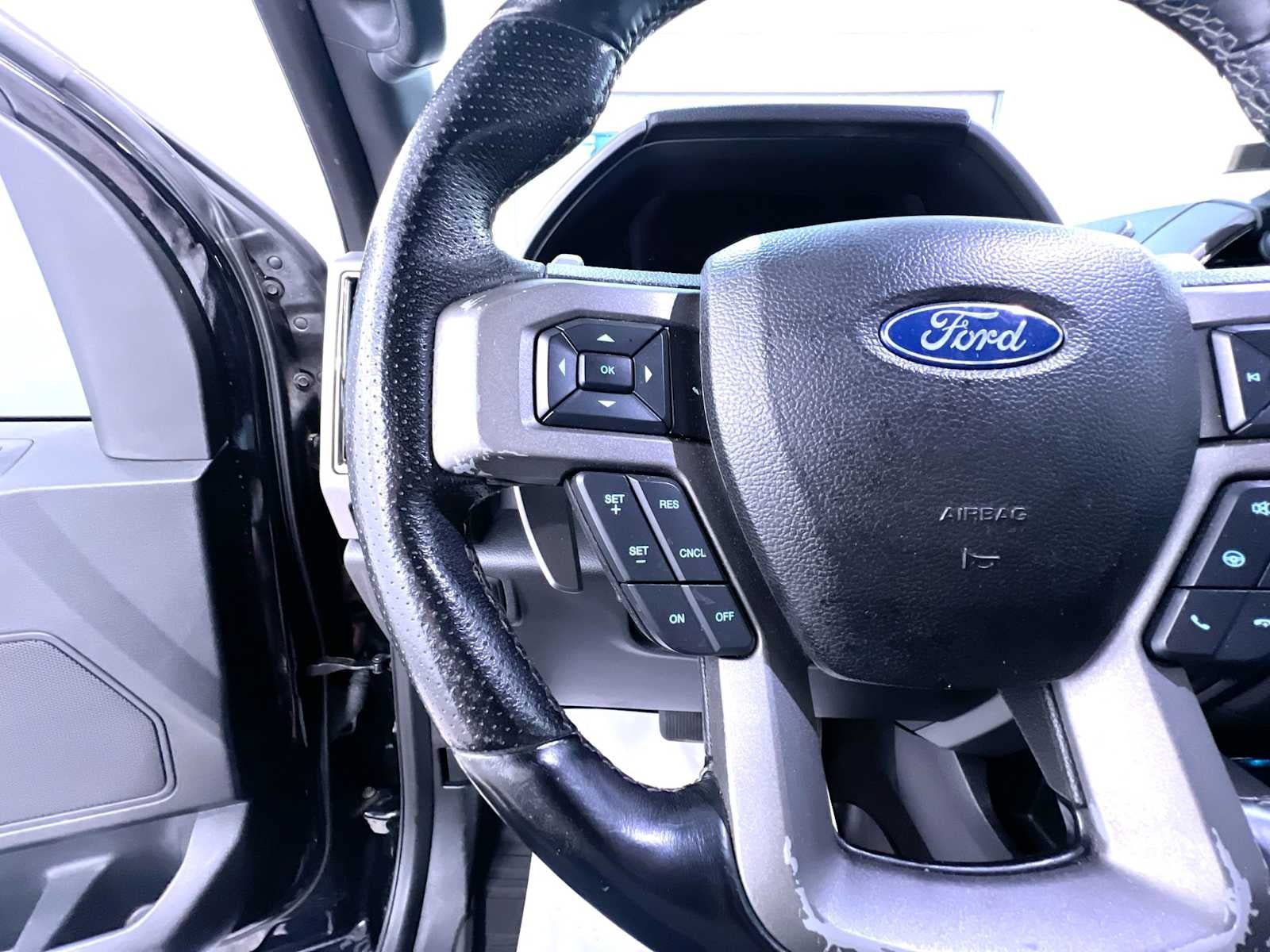 Used 2017 Ford F150 Raptor w/ Equipment Group 801A Mid AWD/4WD image 19