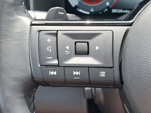 Used 2024 Nissan Pathfinder Platinum AWD/4WD image 24