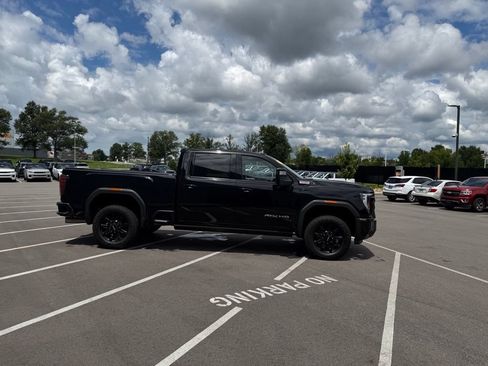 Used 2024 GMC Sierra 2500 AT4 w/ Technology Package AWD/4WD image 7