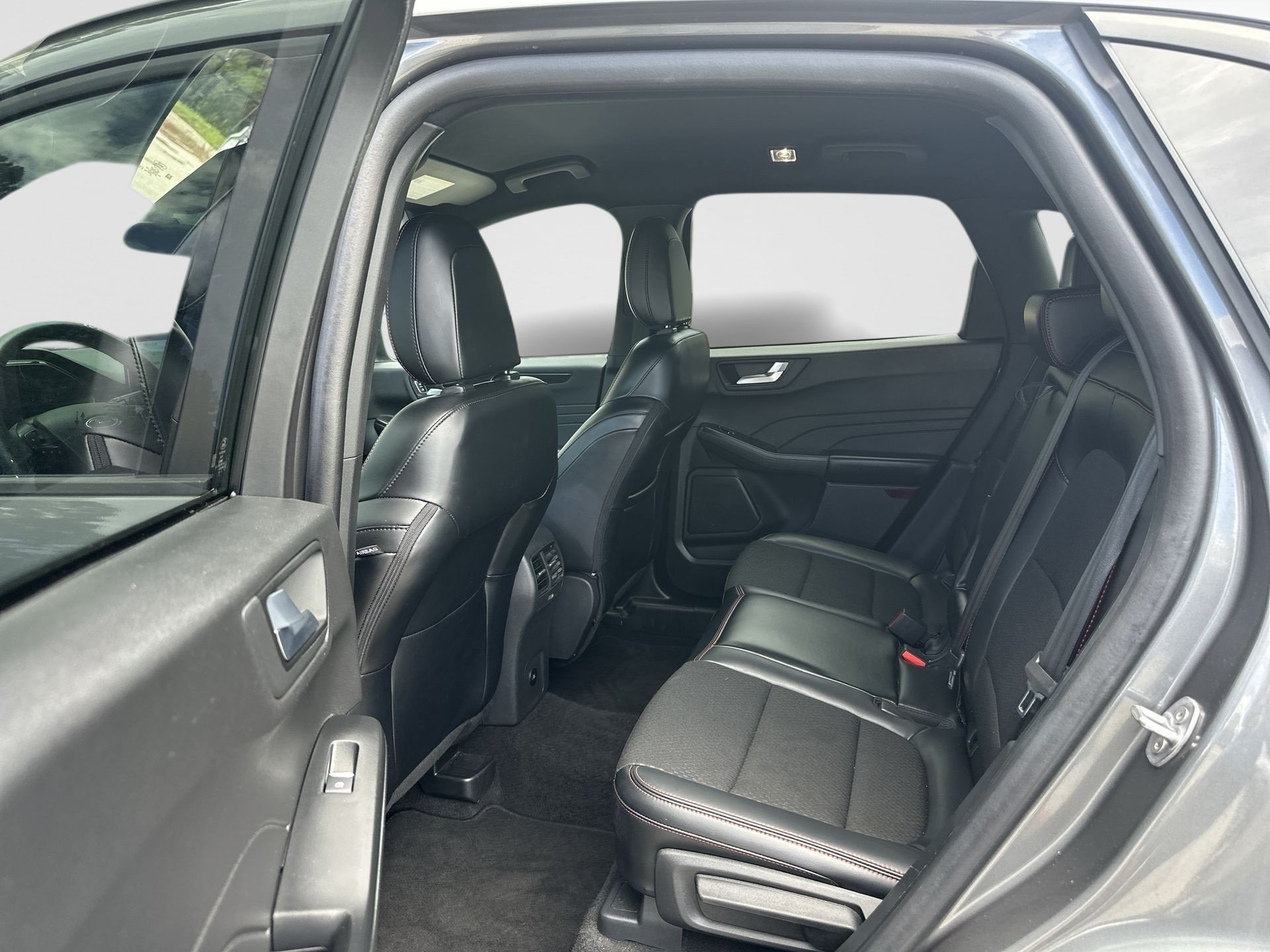 Used 2025 Ford Escape ST-Line AWD/4WD image 24