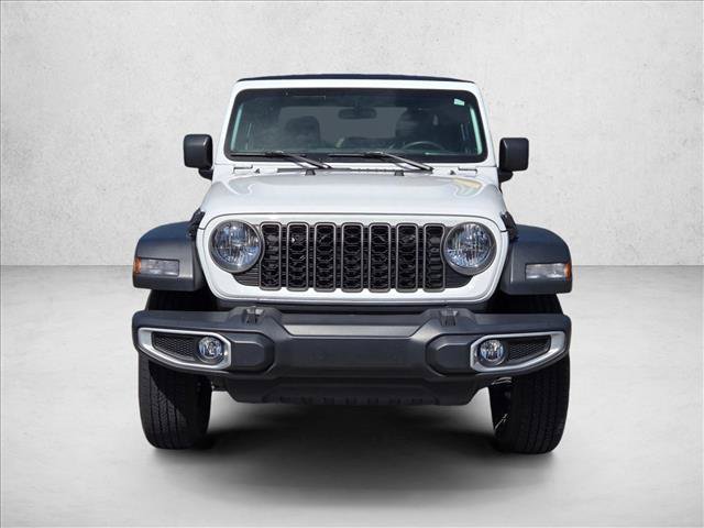 Used 2025 Jeep Gladiator Sport AWD/4WD image 2