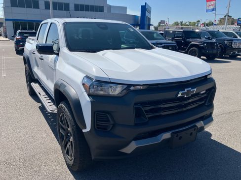 Used 2023 Chevrolet Colorado Trail Boss w/ Technology Package AWD/4WD image 1