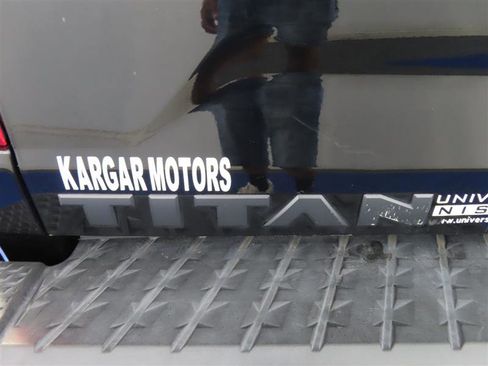 Used 2023 Nissan Titan SV w/ SV Convenience Package image 12